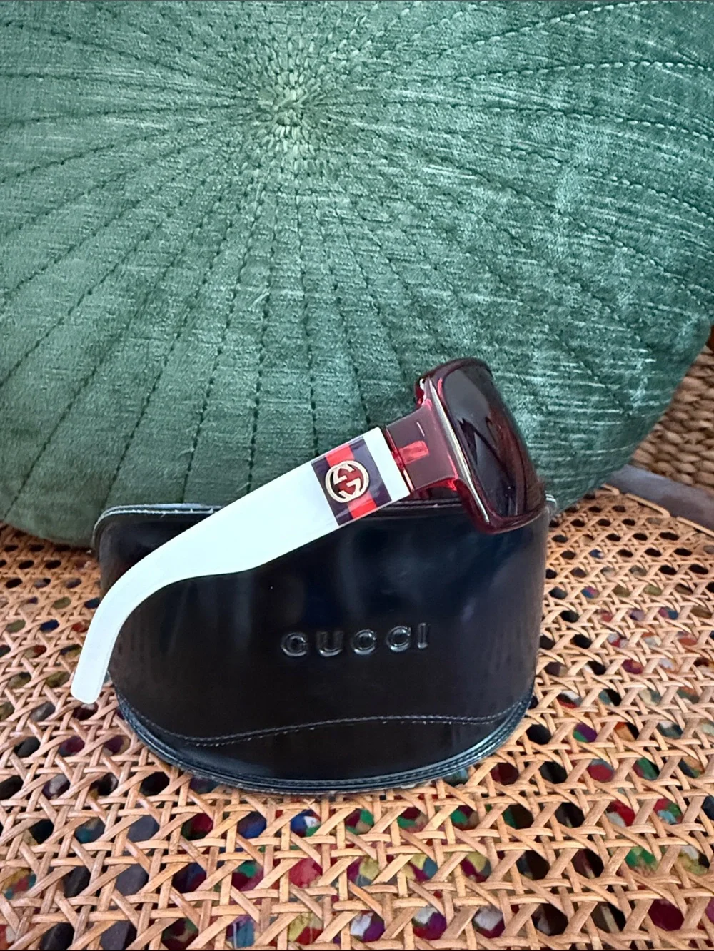 Vintage Y2K Gucci GG 2563/S Red & White Classic Logo Square Frame Sunglasses